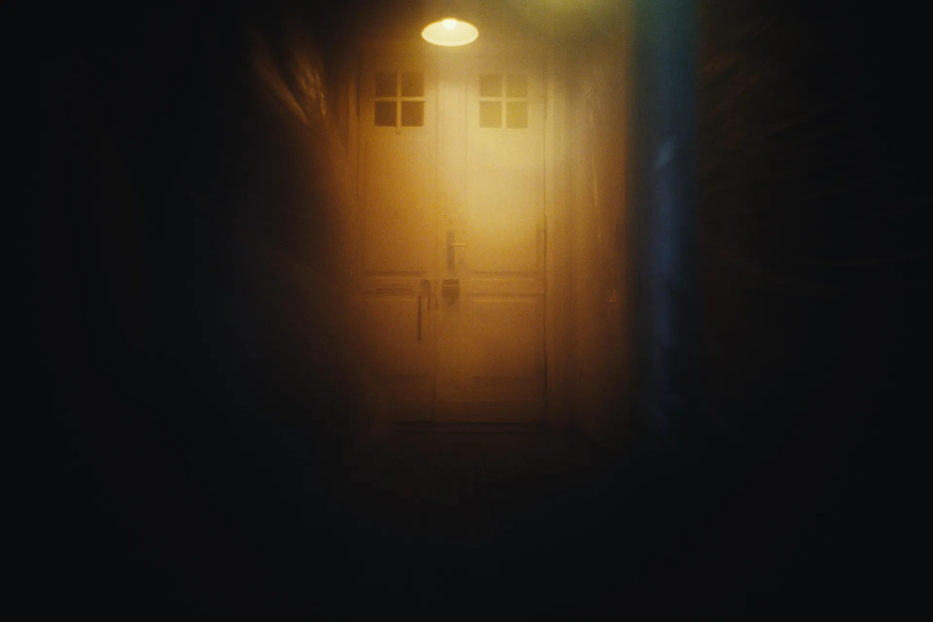 国产 - 封面故事：镜头下的真实世界